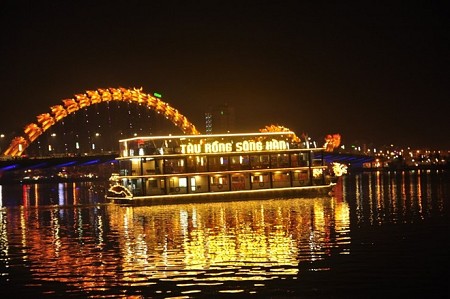 Đà Nẵng các tàu du lịch đạt chuẩn trên sông Hàn đón khách trở lại