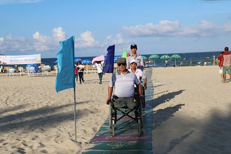 Đà Nẵng đã có đường ra biển dành riêng cho người khuyết tật