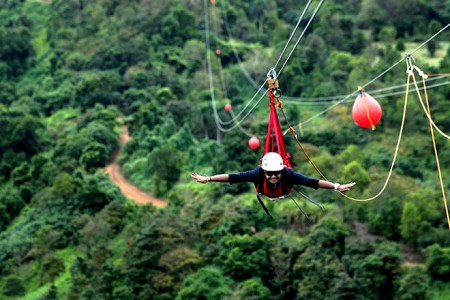 Du lịch Đà Nẵng trượt zipline dài 300 m