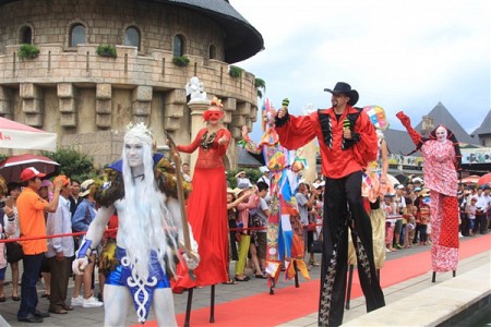 Lễ hội Carnival Bà Nà Hills sẽ trình diễn tại phố đi bộ Hồ Gươm