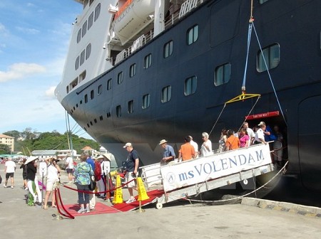 Tàu Biển Volendam Đưa 1.260 Du Khách Quốc Tế Đến Đà Nẵng