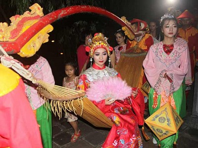 Du lịch Đà Nẵng - Huế dự đám cưới công chúa trong hoàng cung Du lịch Đà Nẵng - Huế dự đám cưới công chúa trong hoàng cung