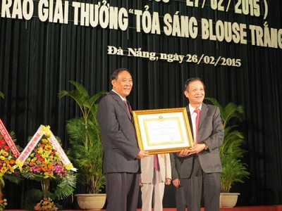 Thành Phố Đà Nẵng Trao Tặng Giải Thưởng "Tỏa Sáng Blouse Trắng" Thành Phố Đà Nẵng Trao Tặng Giải Thưởng "Tỏa Sáng Blouse Trắng"