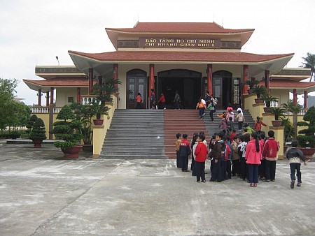 Bảo tàng Quân khu 5 và Bảo tàng Hồ Chí Minh
