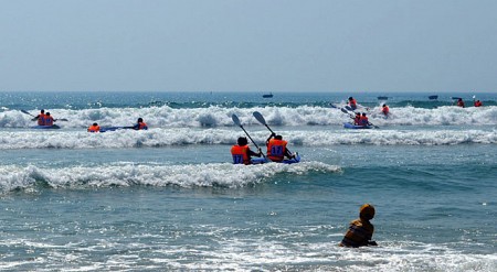 Chèo thuyền kayak vượt sóng Mỹ Khê- Đà Nẵng