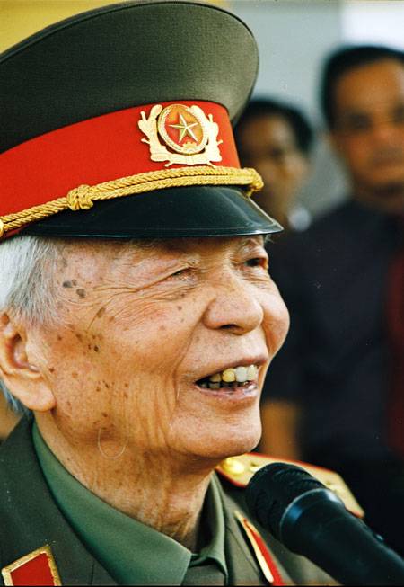 Chương trình Đà Nẵng- Quảng Bình: Thăm Mộ Cố Đại Tướng Võ Nguyên Giáp