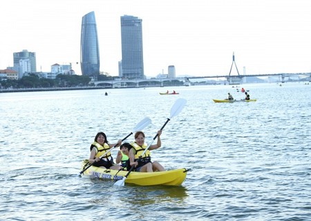 hút lữ khách
 bởi  du thuyền Danang River hành trình hút lữ khách
 bởi  du thuyền Danang River hành trình