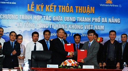 Đà Nẵng và Vietnam Airlines ký kết hợp tác