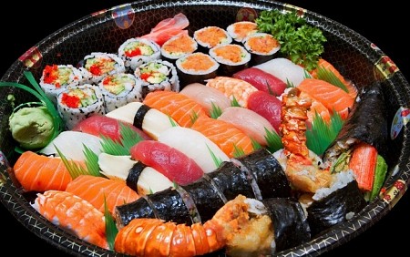 Du lịch Đà Nẵng thưởng thức sushi hè phố