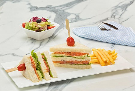 Khách Sạn Dát Vàng 5 sao Golden Bay Đà Nẵng