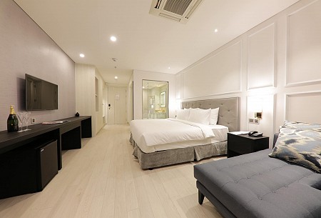 Khách Sạn Dát Vàng 5 sao Golden Bay Đà Nẵng