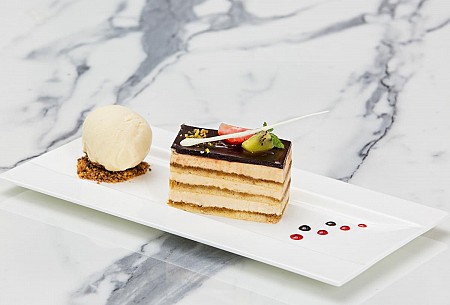 Khách Sạn Dát Vàng 5 sao Golden Bay Đà Nẵng