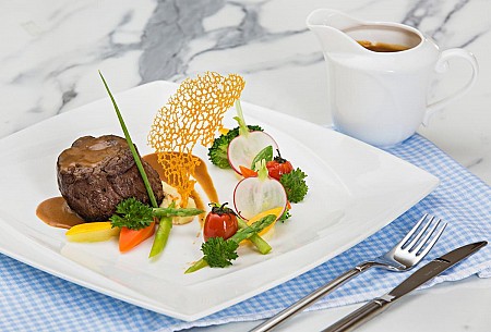 Khách Sạn Dát Vàng 5 sao Golden Bay Đà Nẵng