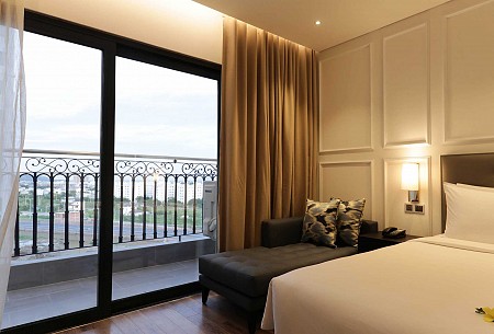 Khách Sạn Dát Vàng 5 sao Golden Bay Đà Nẵng