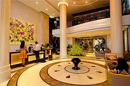 Khách sạn Holiday Beach