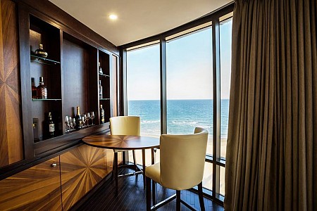 Khách sạn Holiday Beach