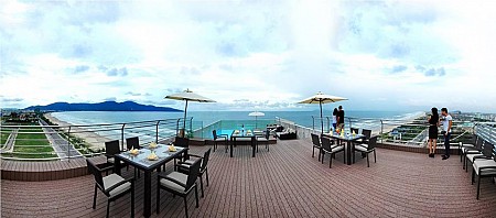 Khách sạn Holiday Beach