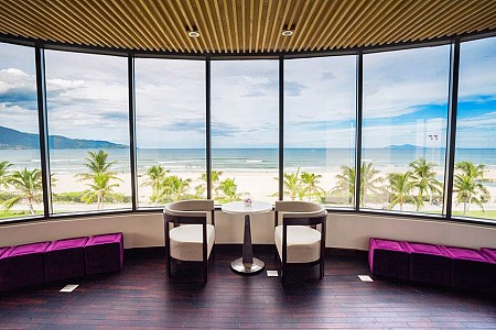 Khách sạn Holiday Beach