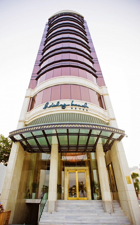 Khách sạn Holiday Beach