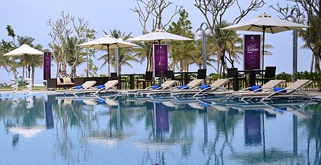 Khách sạn Holiday Beach