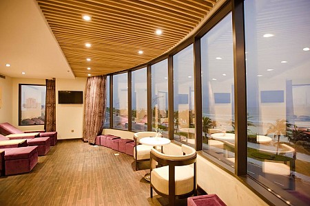 Khách sạn Holiday Beach