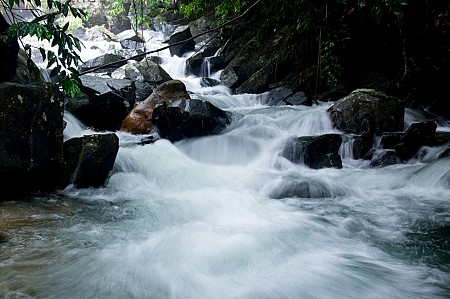 Khám phá vẻ đẹp của suối Đá Ngầm Đà Nẵng Khám phá vẻ đẹp của suối Đá Ngầm Đà Nẵng