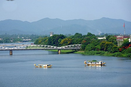 Rực rỡ sắc màu mùa hạ Xứ Huế