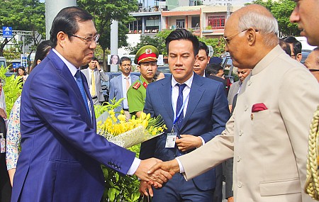 Tổng thống Ấn Độ thăm quan bảo tàng Chăm Đà Nẵng cùng phu nhân Tổng thống Ấn Độ thăm quan bảo tàng Chăm Đà Nẵng cùng phu nhân