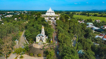 Hành Hương Về Thánh Địa Mẹ La Vang - Trà Kiệu - Huế Hành Hương Về Thánh Địa Mẹ La Vang - Trà Kiệu - Huế