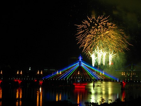 VDN42. Chương trình Pháo Hoa Đà Nẵng- Hội An 4 Ngày 3 Đêm. Bao Gồm Vé Máy Bay Khứ Hồi. Ghép Đoàn 28+29.04