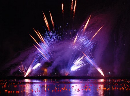 VDN42. Chương trình Pháo Hoa Đà Nẵng- Hội An 4 Ngày 3 Đêm. Bao Gồm Vé Máy Bay Khứ Hồi. Ghép Đoàn 28+29.04