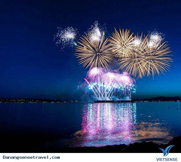 Đà Nẵng sốt vé pháo hoa khách sạn cháy phòng - Ảnh 5 Đà Nẵng sốt vé pháo hoa khách sạn cháy phòng - Ảnh 5