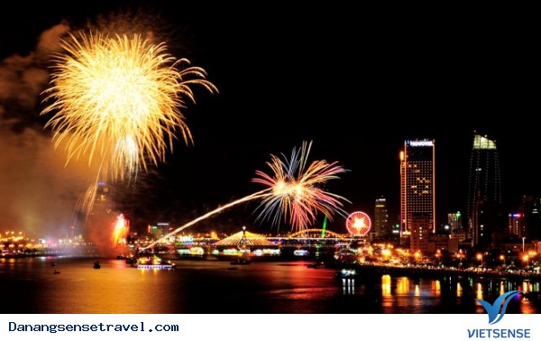 Đà Nẵng sốt vé pháo hoa khách sạn cháy phòng - Ảnh 4 Đà Nẵng sốt vé pháo hoa khách sạn cháy phòng - Ảnh 4