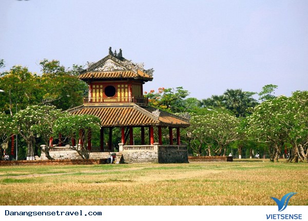 Rực rỡ sắc màu mùa hạ Xứ Huế - Ảnh 7