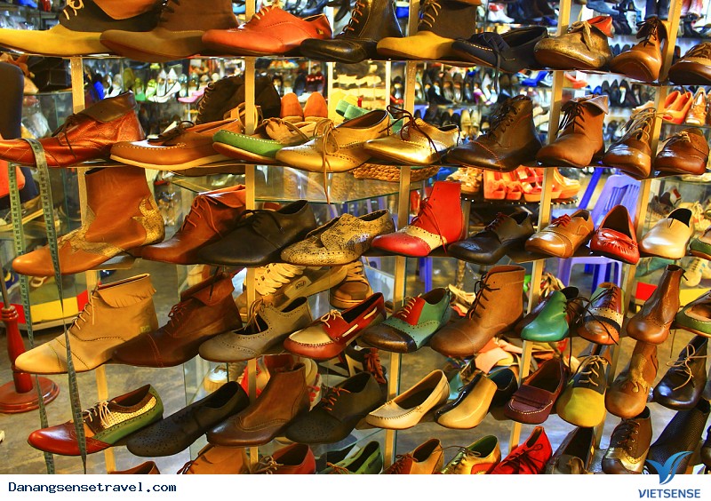 Đo một đôi xăng đan bằng da cho đôi chân xinh Đo một đôi xăng đan bằng da cho đôi chân xinh