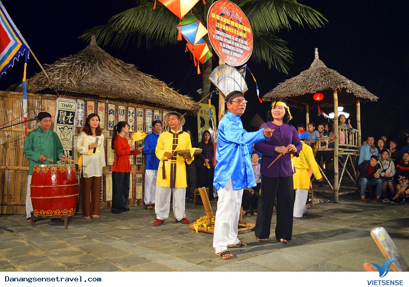 Thưởng thức nhạc trữ tình trên thuyền Thưởng thức nhạc trữ tình trên thuyền