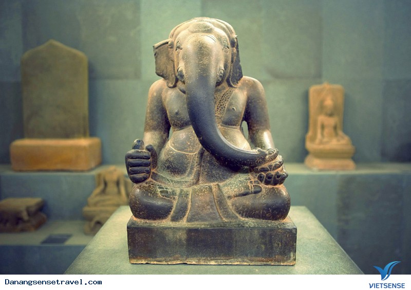 Tổng thống Ấn Độ thăm quan bảo tàng Chăm Đà Nẵng - Ảnh 3 Tổng thống Ấn Độ thăm quan bảo tàng Chăm Đà Nẵng - Ảnh 3