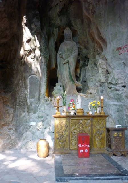 Bia Phổ Đà Sơn linh trung Phật - Ảnh 1 Bia Phổ Đà Sơn linh trung Phật - Ảnh 1