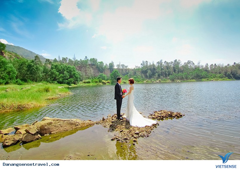 Lưu giữ những khoảnh khắc đẹp tại hồ Xanh - Ảnh 1 Lưu giữ những khoảnh khắc đẹp tại hồ Xanh - Ảnh 1