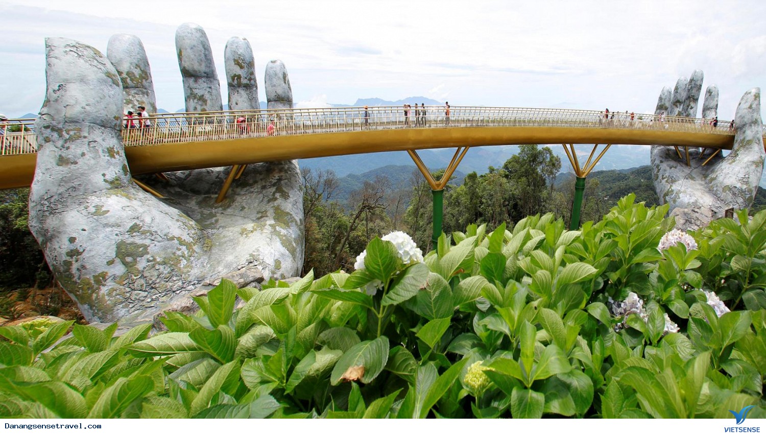 30 phút dừng chân tại Cầu Bàn Tay, dư sức ngắm hết toàn cảnh ở Bà Nà Hills, 2018 - Ảnh 3 30 phút dừng chân tại Cầu Bàn Tay, dư sức ngắm hết toàn cảnh ở Bà Nà Hills, 2018 - Ảnh 3