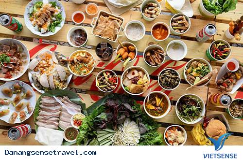 Ăn món ăn đường phố