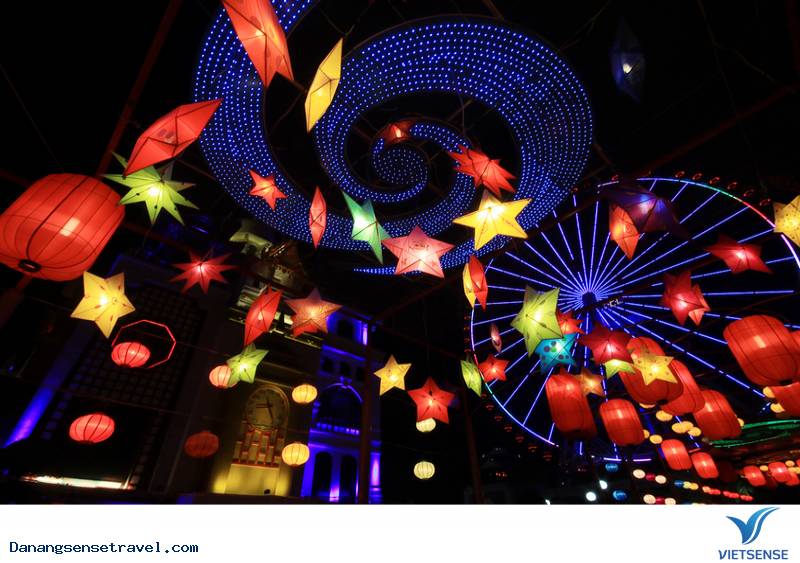 Con đường đèn lồng dài nhất Việt Nam.