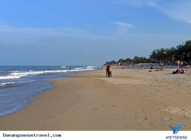 Biển Cửa Đại nước trong xanh, cát biển trắng Biển Cửa Đại nước trong xanh, cát biển trắng