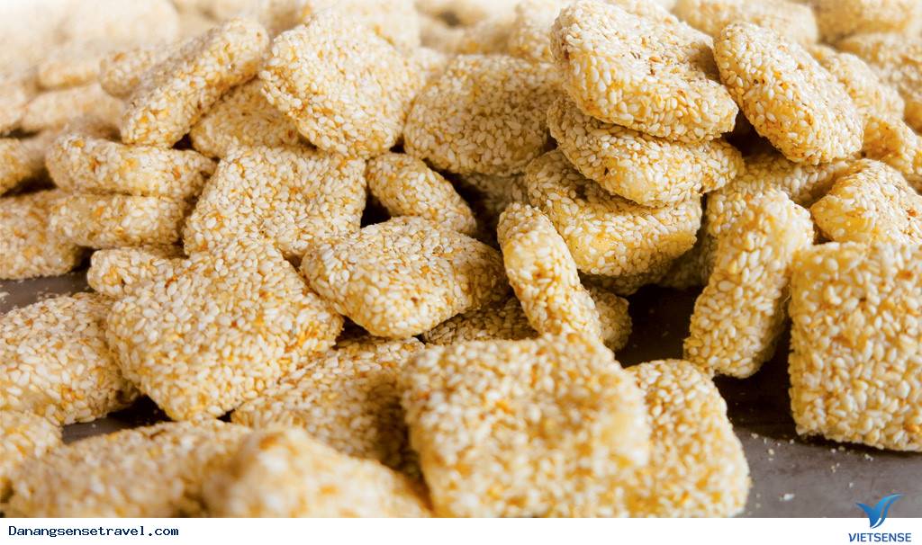 Bánh khô mè Cẩm Lệ Đà Nẵng tất bật vào vụ Tết - Ảnh 1