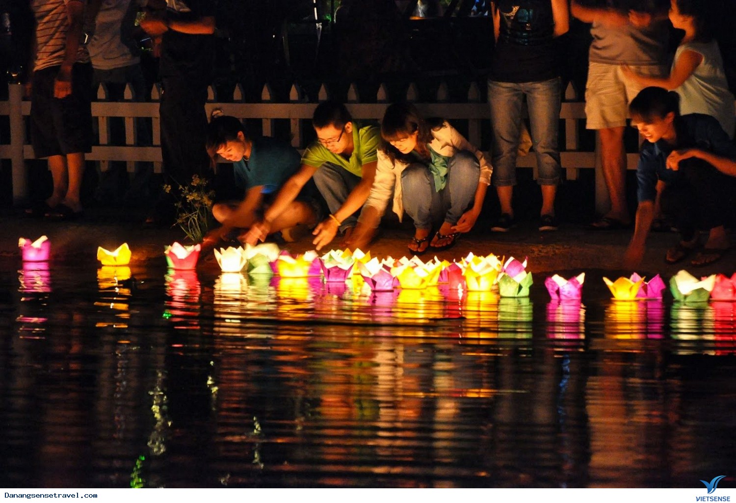 Những nét lãng mạn ở Hội An - Ảnh 2 Những nét lãng mạn ở Hội An - Ảnh 2