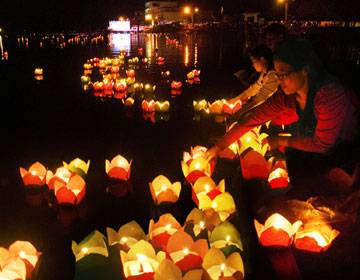 Chiêm ngưỡng vẻ đẹp đèn lồng Hội An - Ảnh 7 Chiêm ngưỡng vẻ đẹp đèn lồng Hội An - Ảnh 7