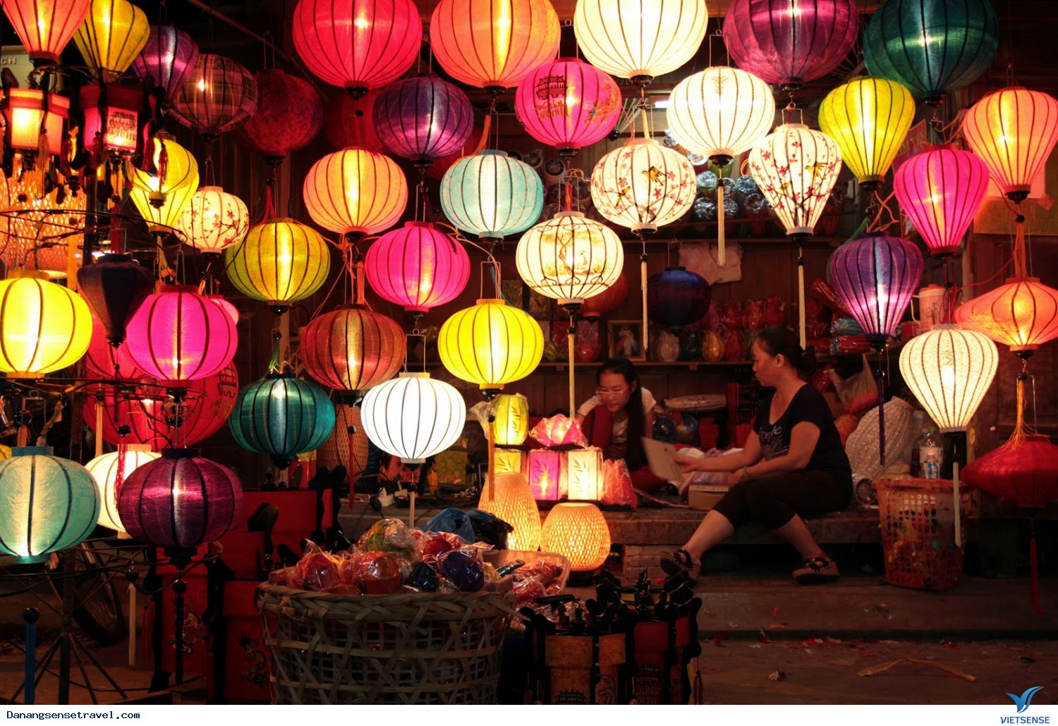 Chiêm ngưỡng vẻ đẹp đèn lồng Hội An - Ảnh 6 Chiêm ngưỡng vẻ đẹp đèn lồng Hội An - Ảnh 6