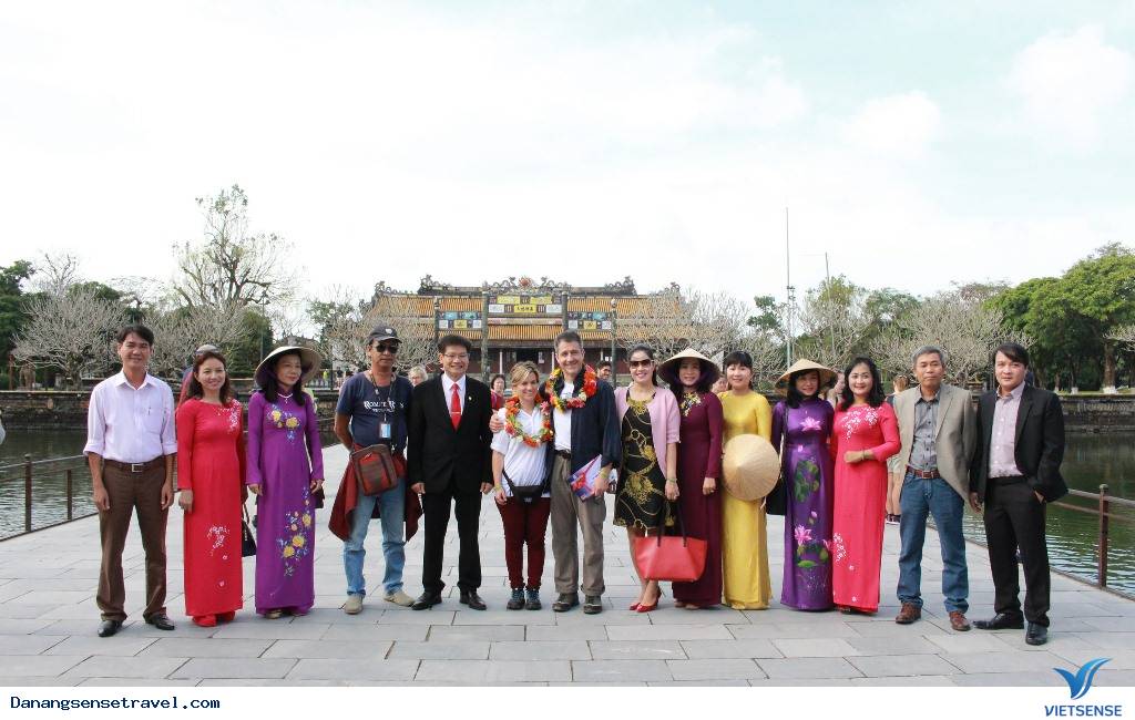 Cố đô Huế vừa đón khách thăm quan thứ 2.5 triệu - Ảnh 1 Cố đô Huế vừa đón khách thăm quan thứ 2.5 triệu - Ảnh 1