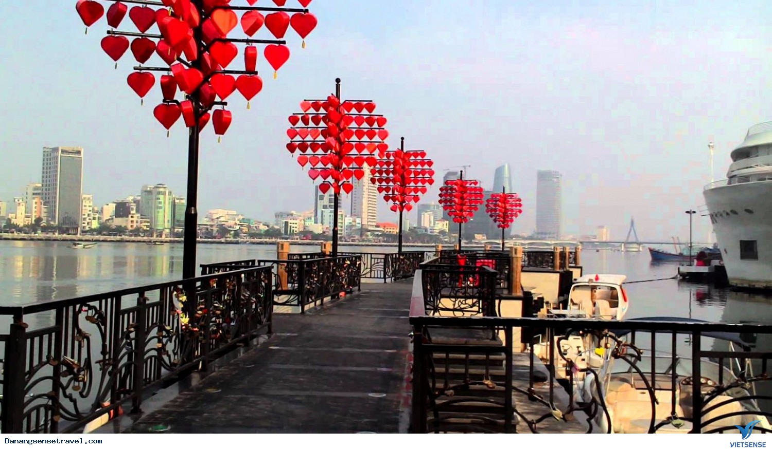 Cầu Rồng phun lửa, phun nước - Ảnh 4 Cầu Rồng phun lửa, phun nước - Ảnh 4