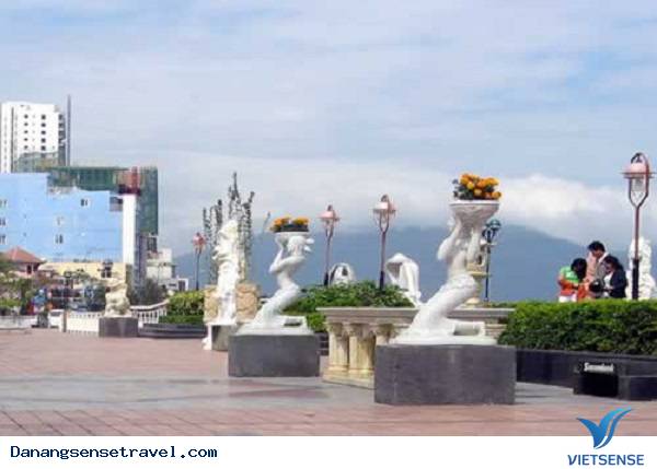 Con đường đi bộ đẹp nhất chỉ có ở Bạch Đằng Đà Nẵng - Ảnh 4 Con đường đi bộ đẹp nhất chỉ có ở Bạch Đằng Đà Nẵng - Ảnh 4